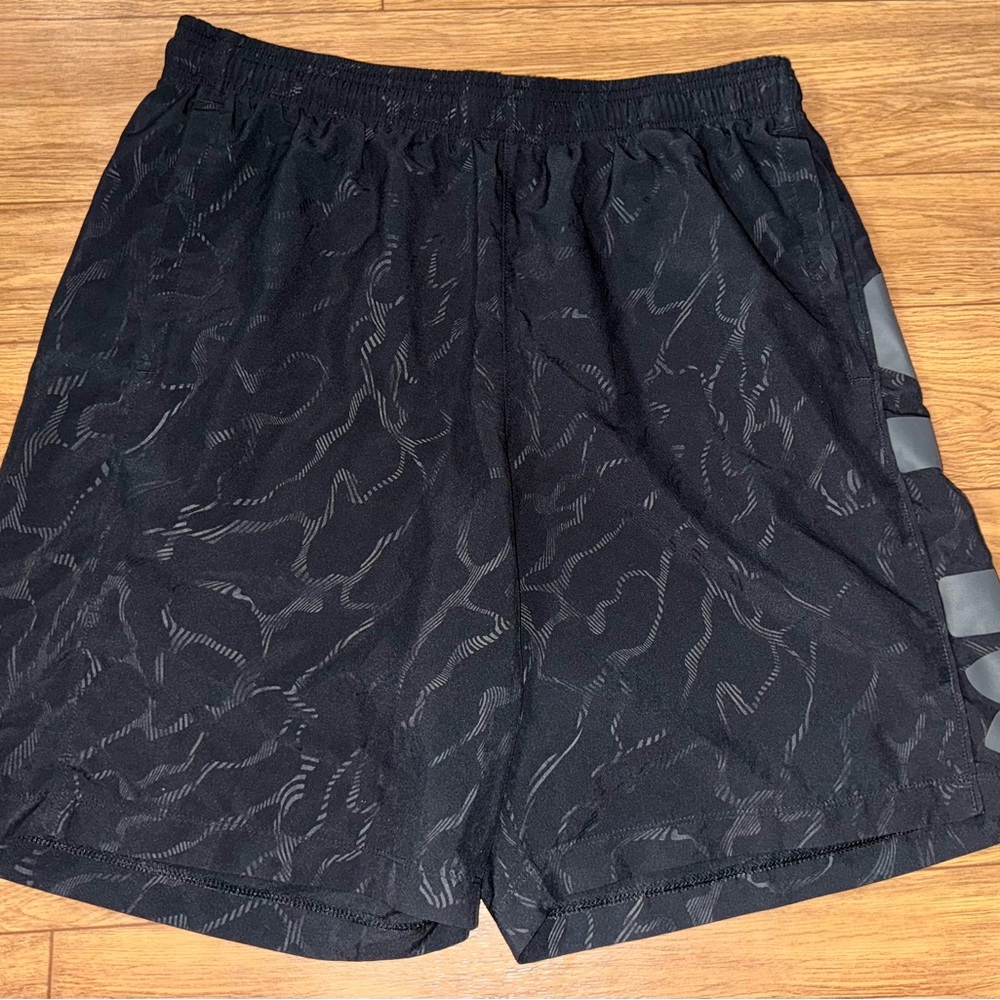 Under Armour Camouflage Black Shorts, Size LG